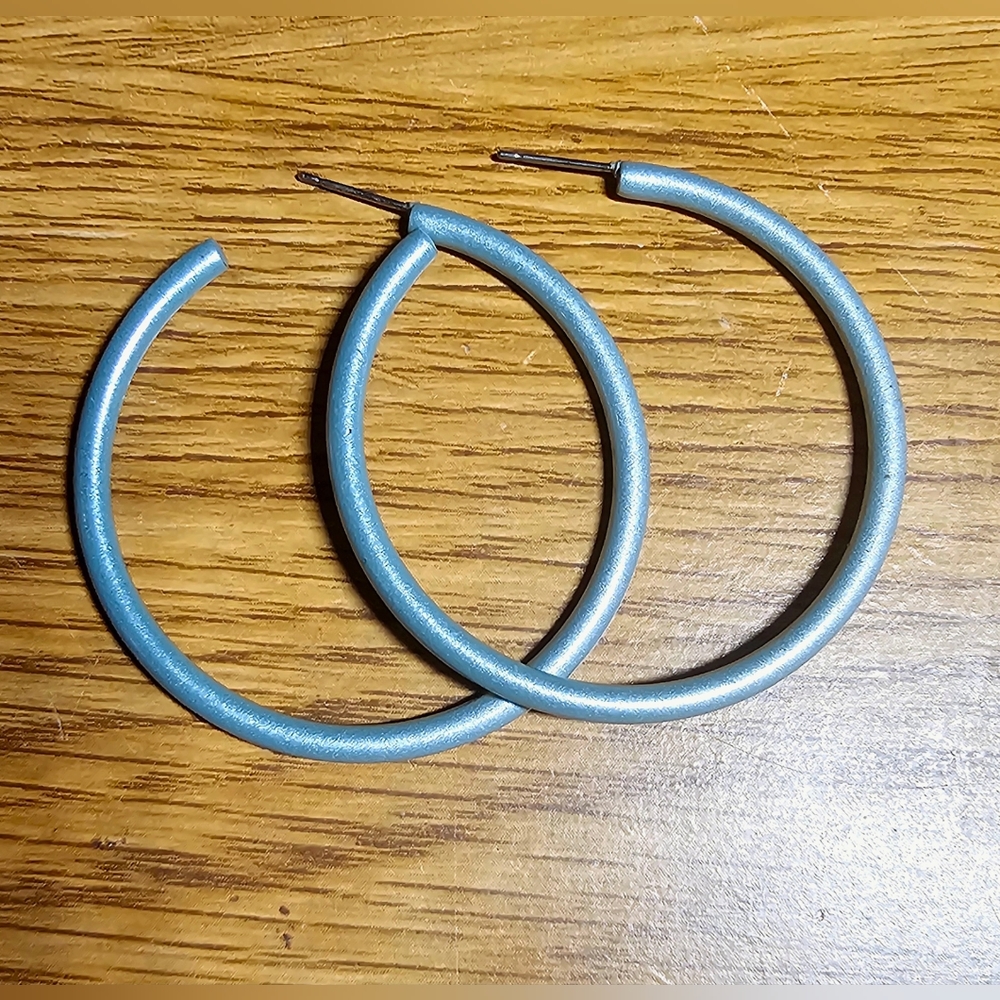 Baby blue 90s tubal medium size hoop earrings